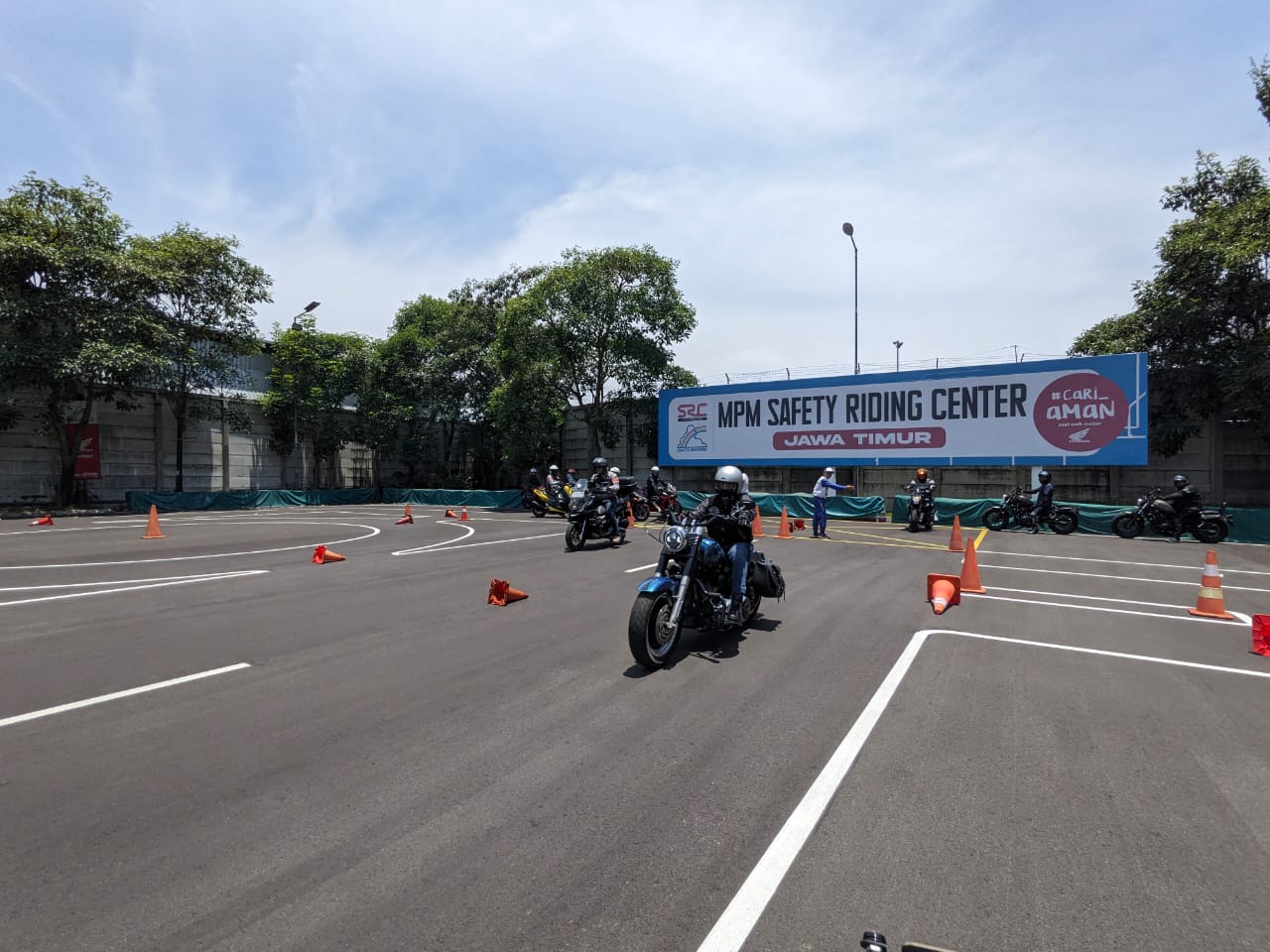 Tingkatkan Keterampilan Berkendara Aman, MPM Honda Jatim Ajak Masyarakat Berlatih di MPM Safety Riding Center